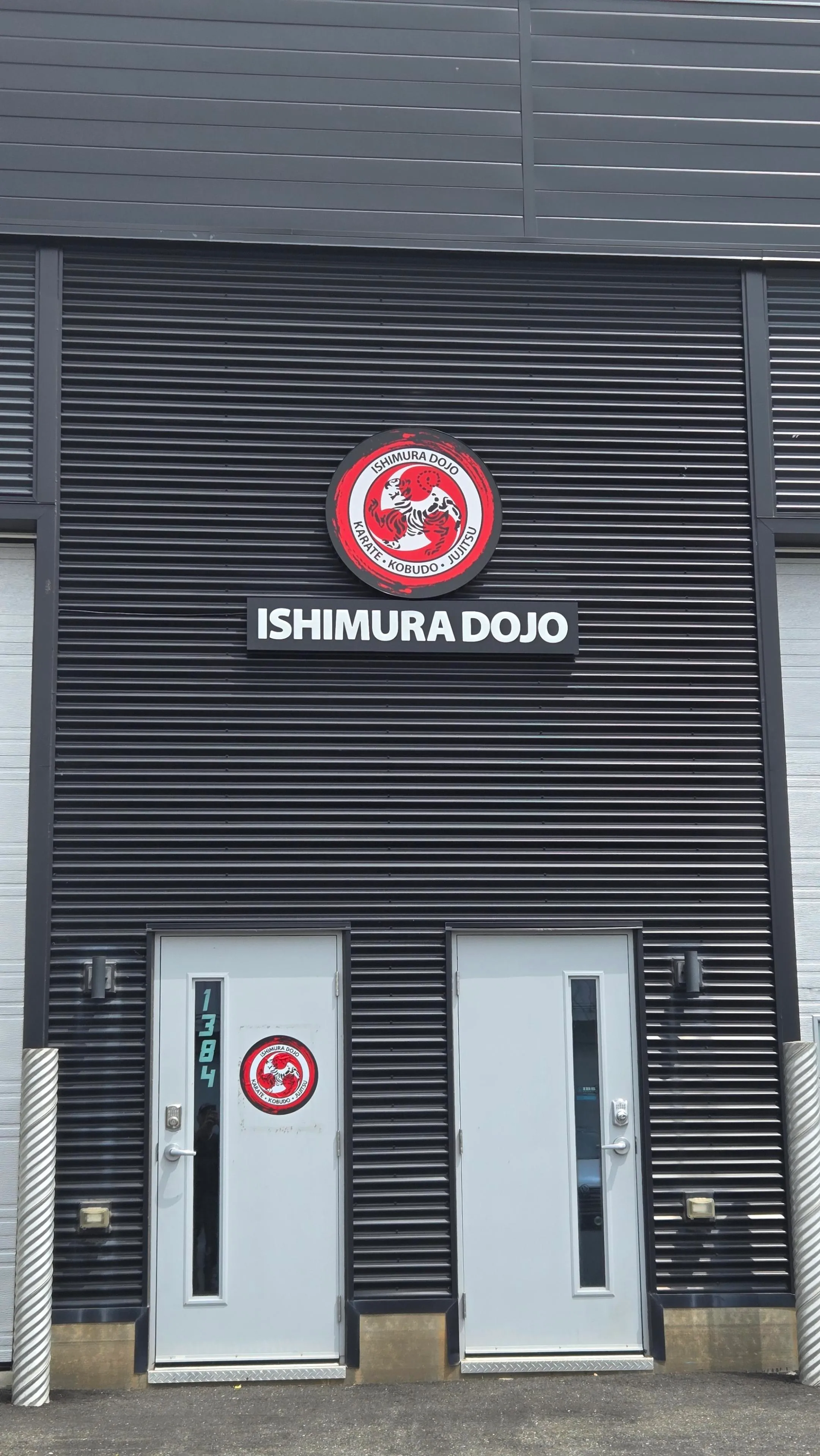 L'entrée du Ishimura Dojo au 1384, rue du Pont à Saint-Lambert-de-Lauzon