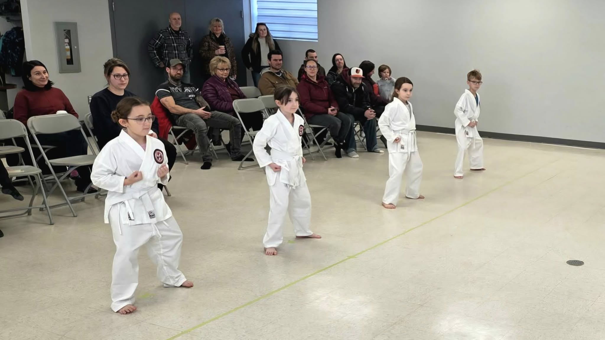 Cours de groupe karaté pour enfants